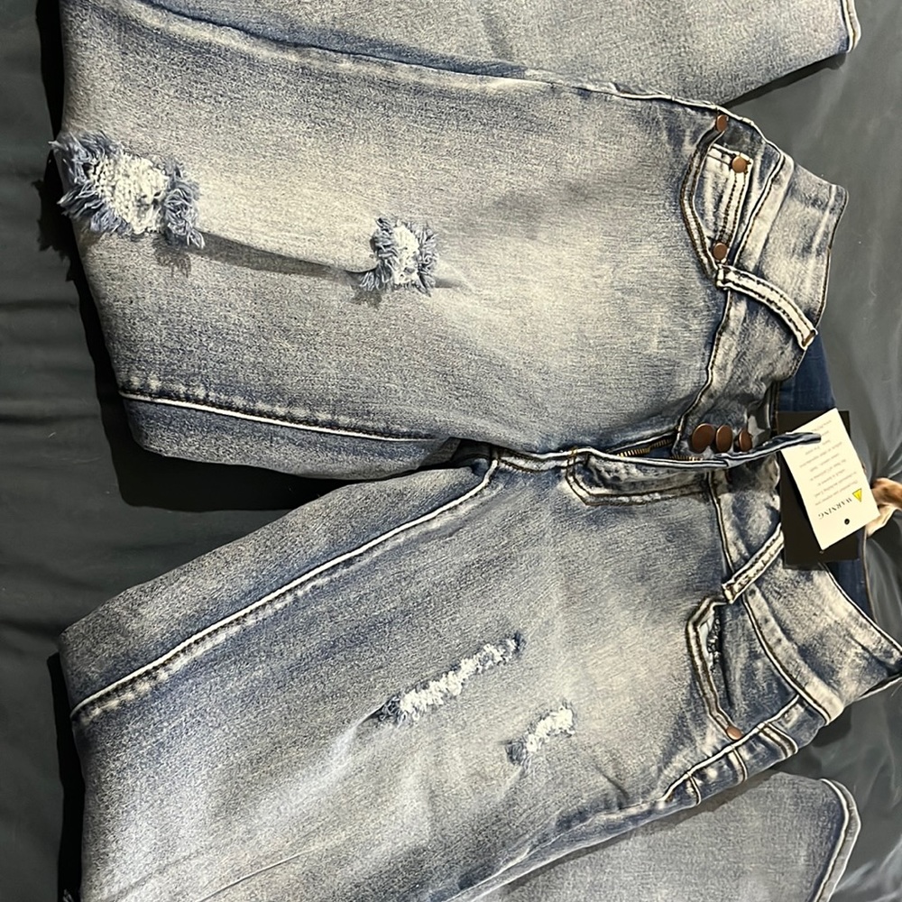 Skinny jeans size 9 womens brand new with tags.